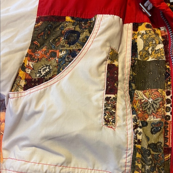 Stylish Red and White Women's Puffer Jacket - Picture 4 of 11